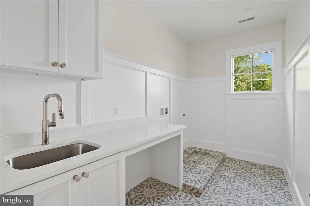 Photo of 1800 MONZA ROAD