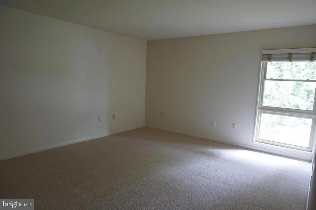 Photo of Unit 702D at 3350 GLENEAGLES DRIVE