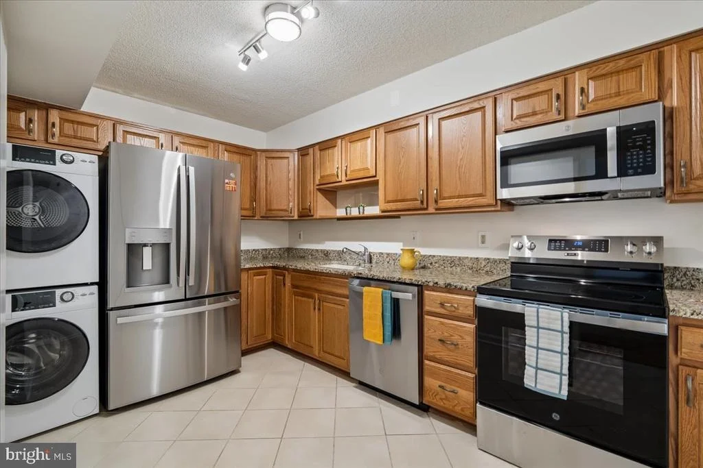 Photo of Unit 3901 at 15115 INTERLACHEN DRIVE