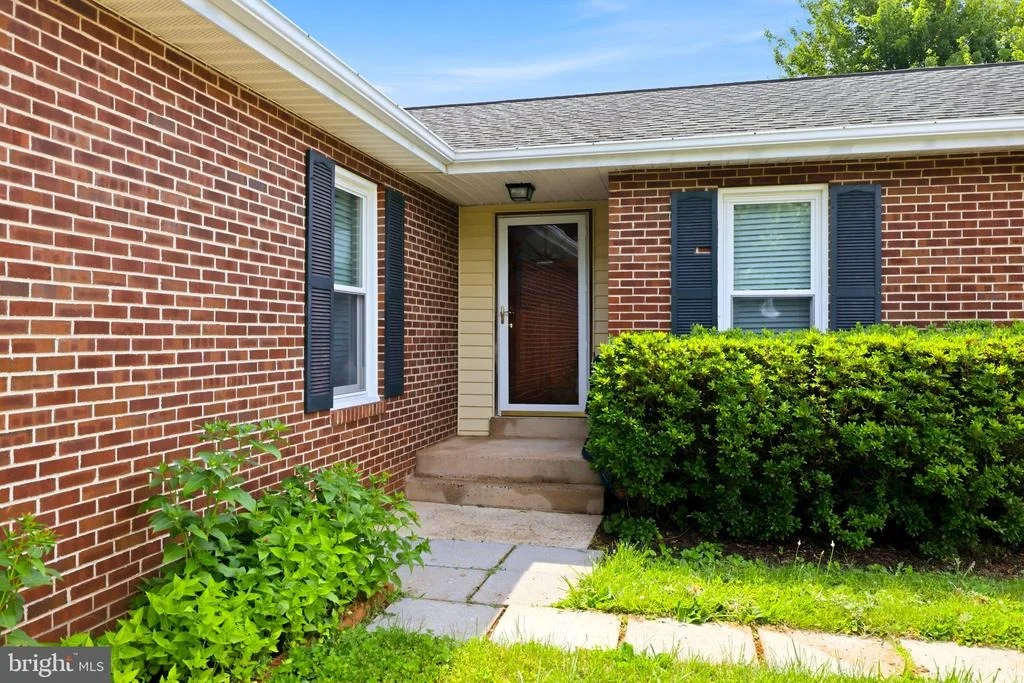 Photo of 7313 COVINGTONS CORNER ROAD