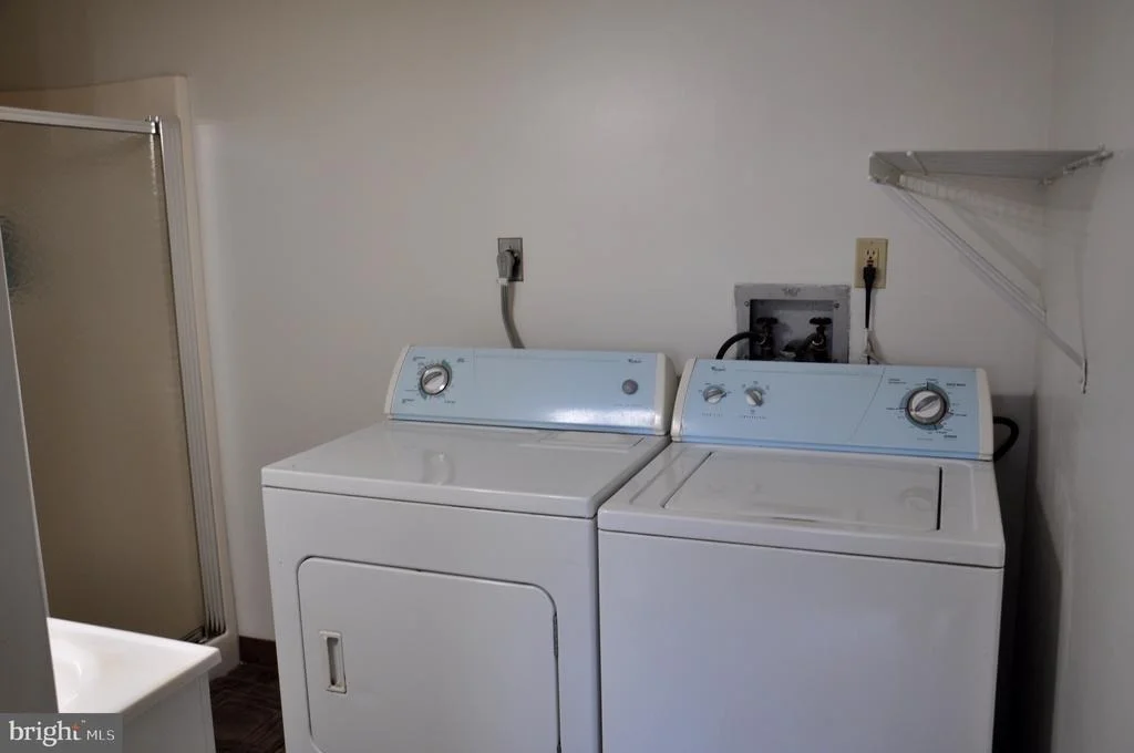 Photo of 1369 OUTER DRIVE