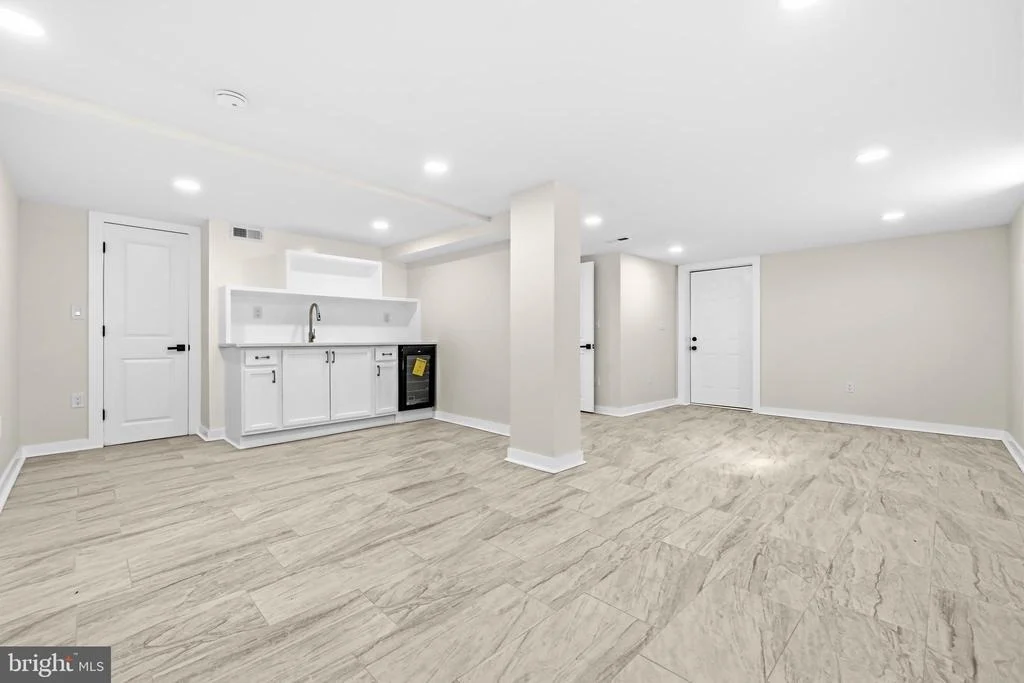 Photo of 703 NORTHWEST DRIVE