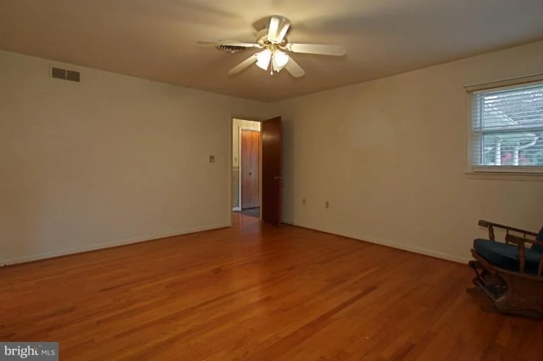 Photo of 8001 RUNNYMEADE DRIVE