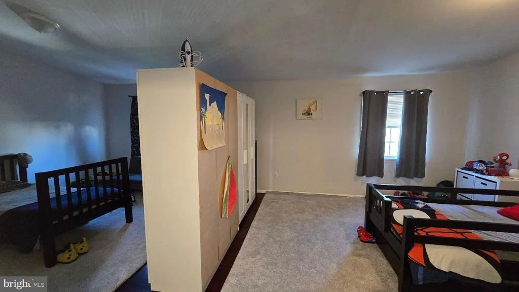 Photo of 140 ROBBINS AVENUE