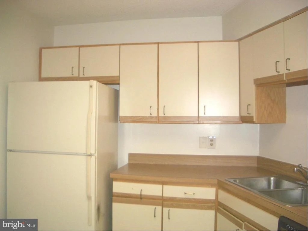 Photo of Unit 3718 at 15115 INTERLACHEN DRIVE