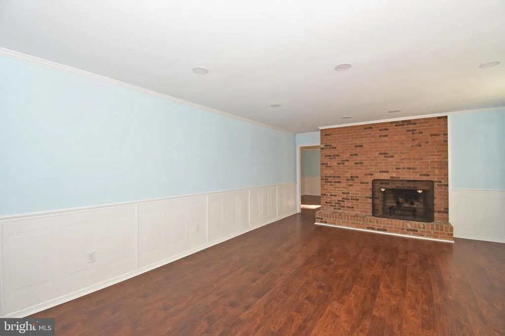 Photo of 4011 GROSSE POINT DRIVE