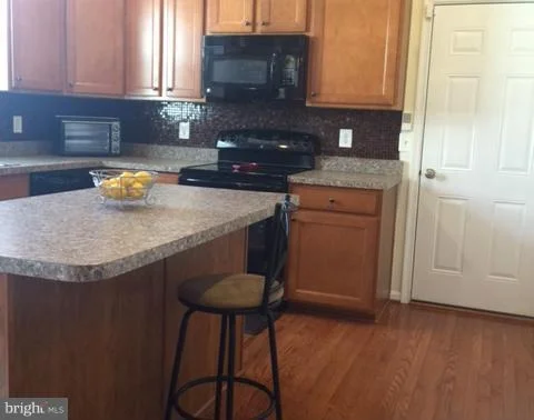 Photo of 7518 BETTYS WAY