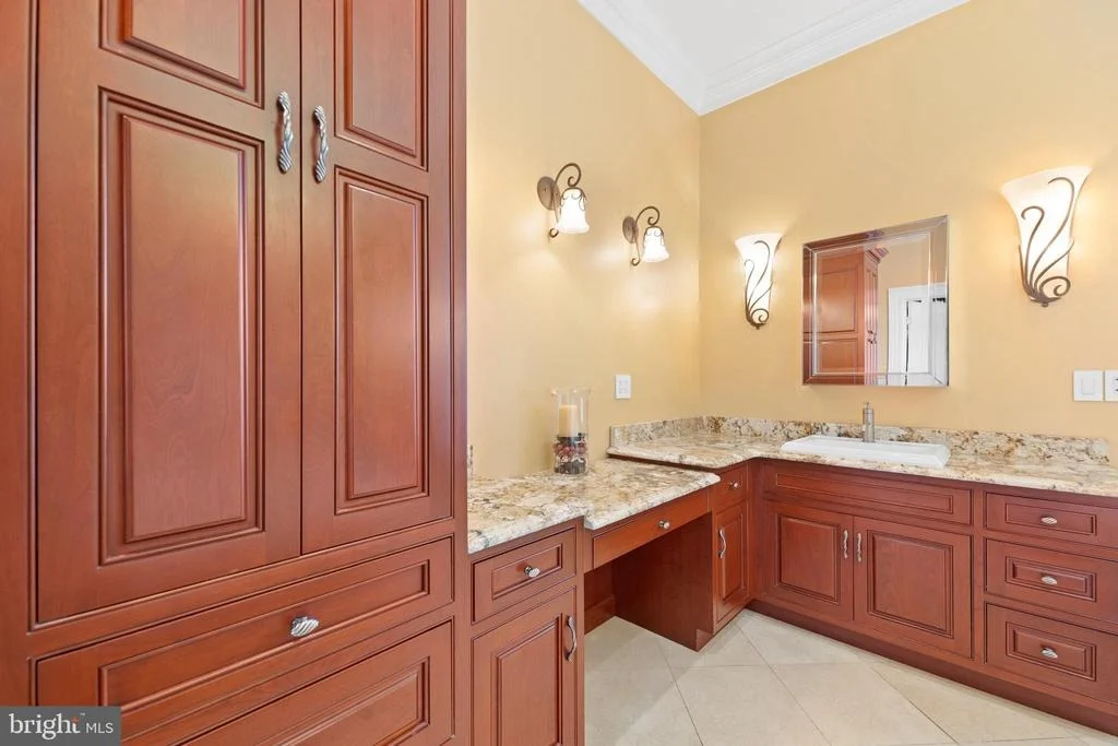 Photo of 206 HARBOR DRIVE
