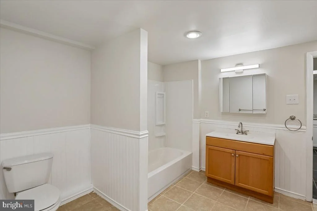 Photo of 833 MEADOW ROAD