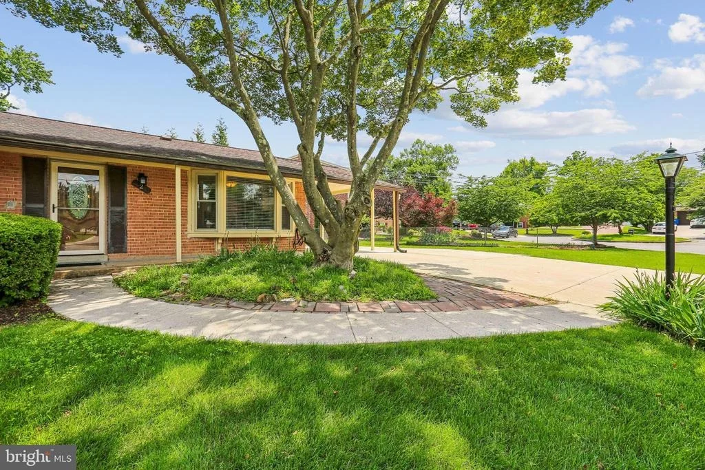Photo of 2 FOXHALL COURT