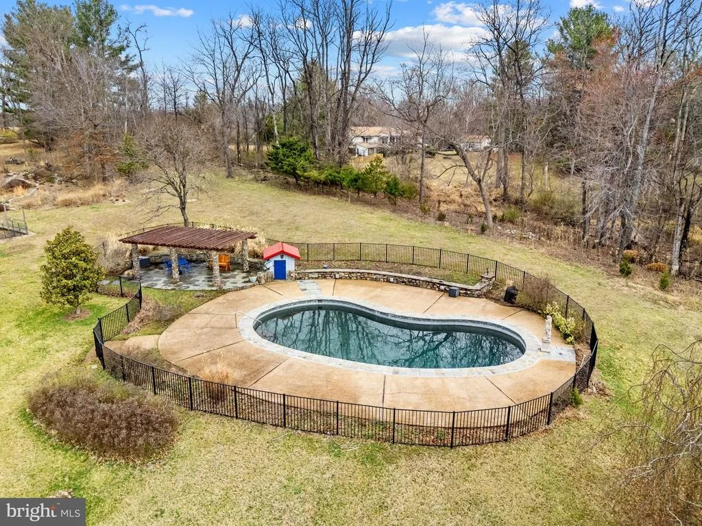 Photo of 3850 COBBLER MOUNTAIN ROAD