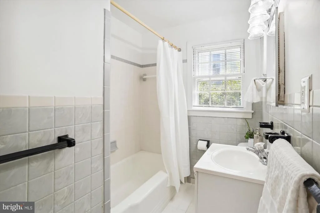 Photo of 17 PIPING ROCK DRIVE