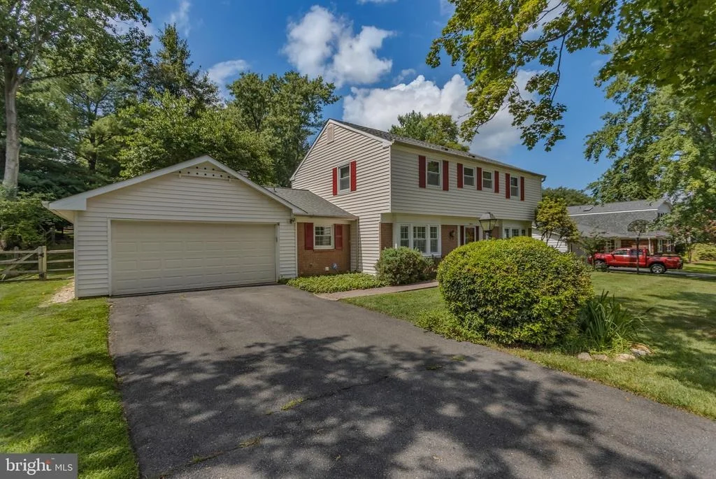 Photo of 13824 RIPPLING BROOK DRIVE