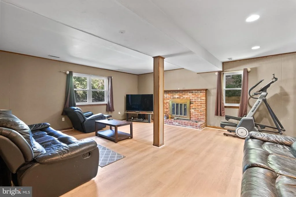 Photo of 112 WILLIAMSBURG WAY