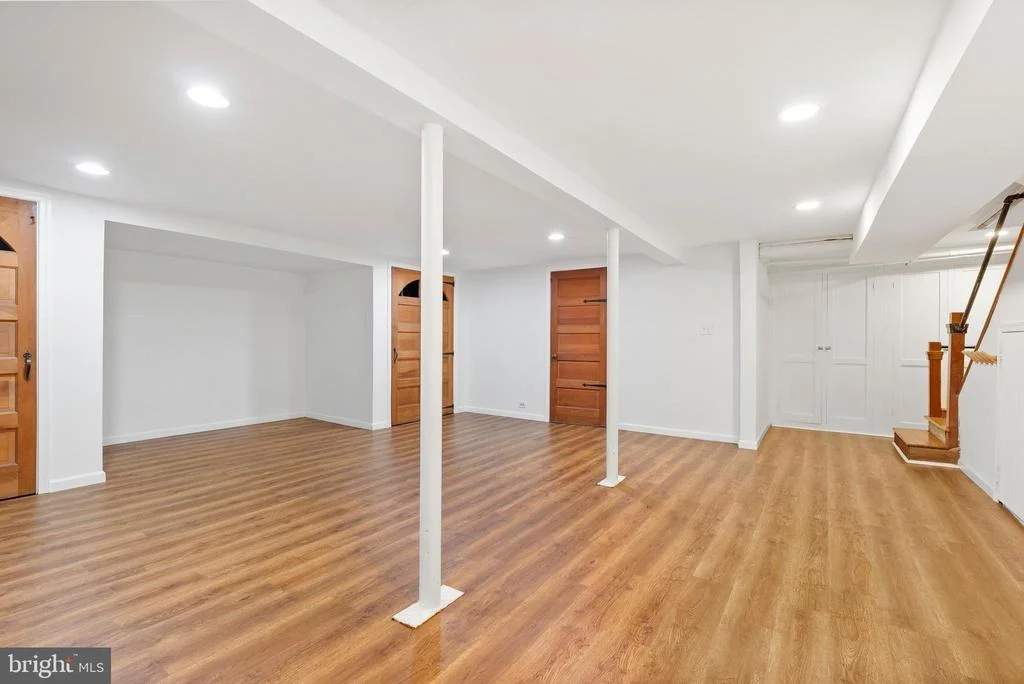 Photo of 4000 WHITE AVENUE