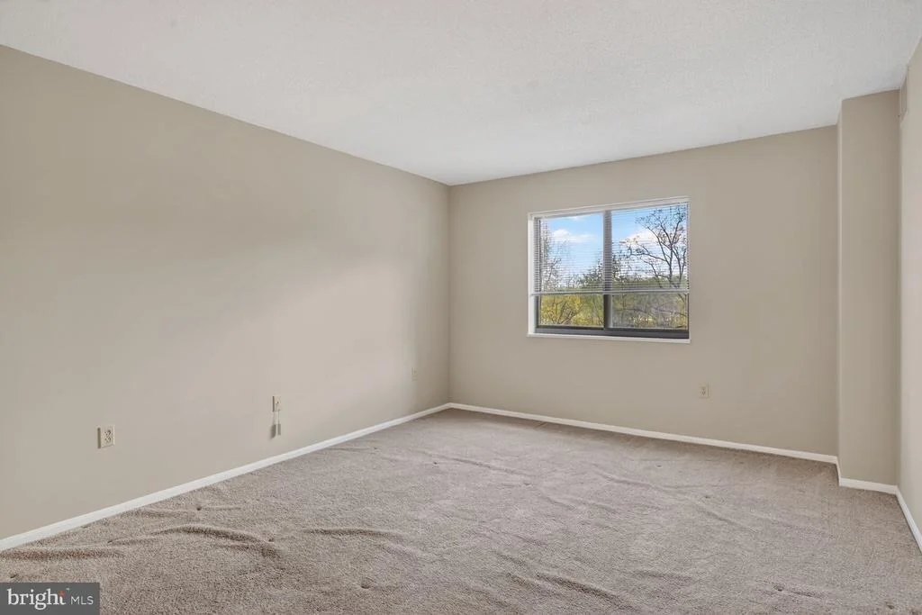 Photo of Unit 3521 at 15115 INTERLACHEN DRIVE