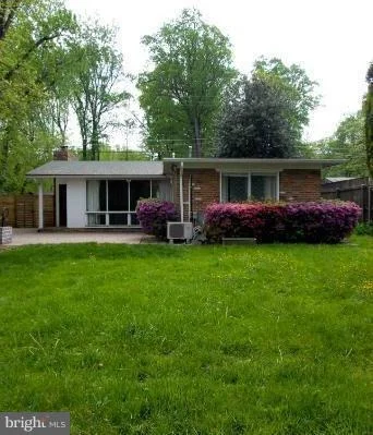 Photo of 11633 VEIRS MILL ROAD