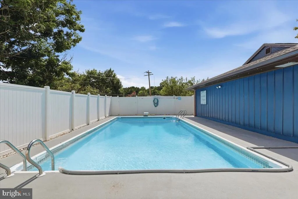 Photo of 1405 OUTER DRIVE