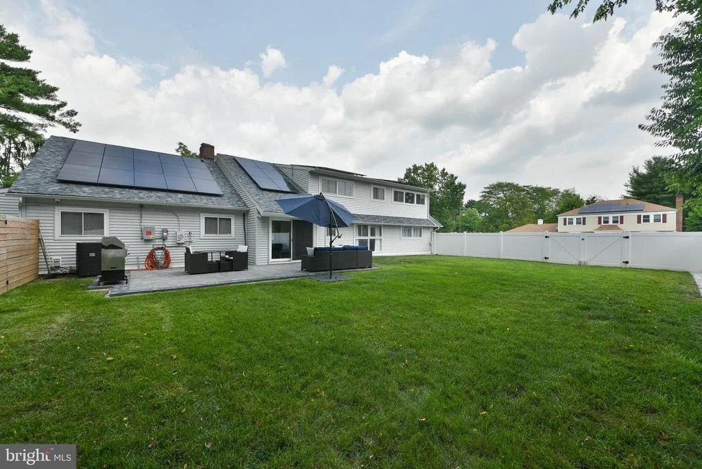 Photo of 8 WINDOVER LANE