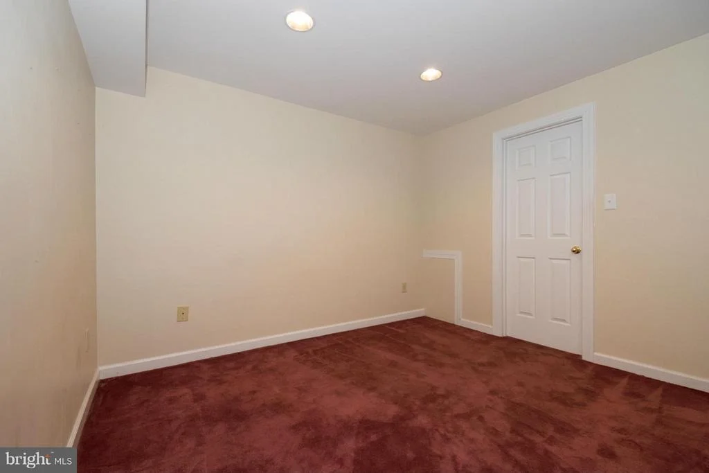 Photo of 9417 THORNEDIKE DRIVE