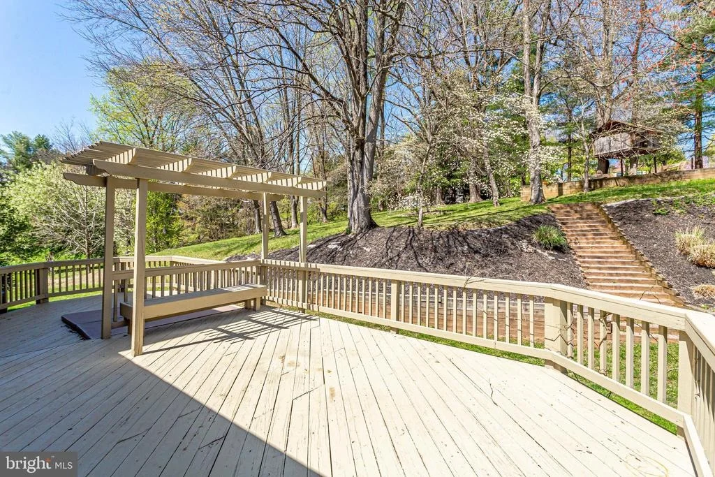 Photo of 9813 MAINSAIL DRIVE