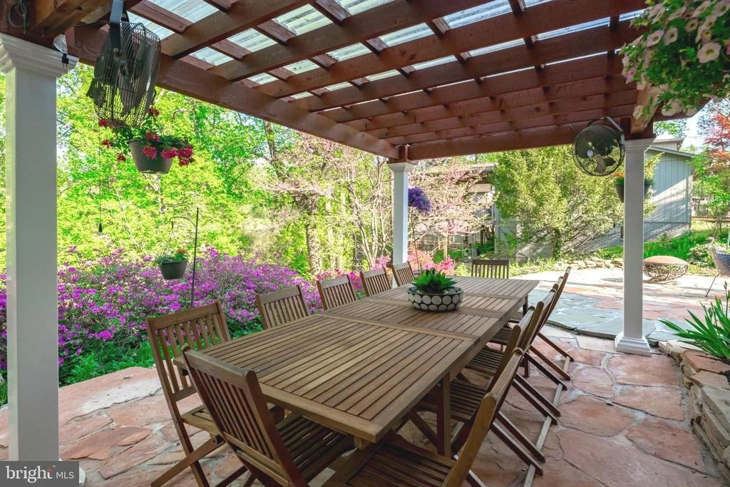 Photo of 1553 ASHCROFT LANE
