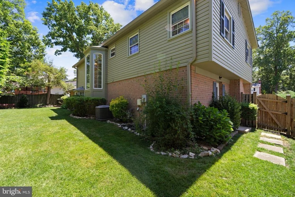 Photo of 6703 RED JACKET ROAD