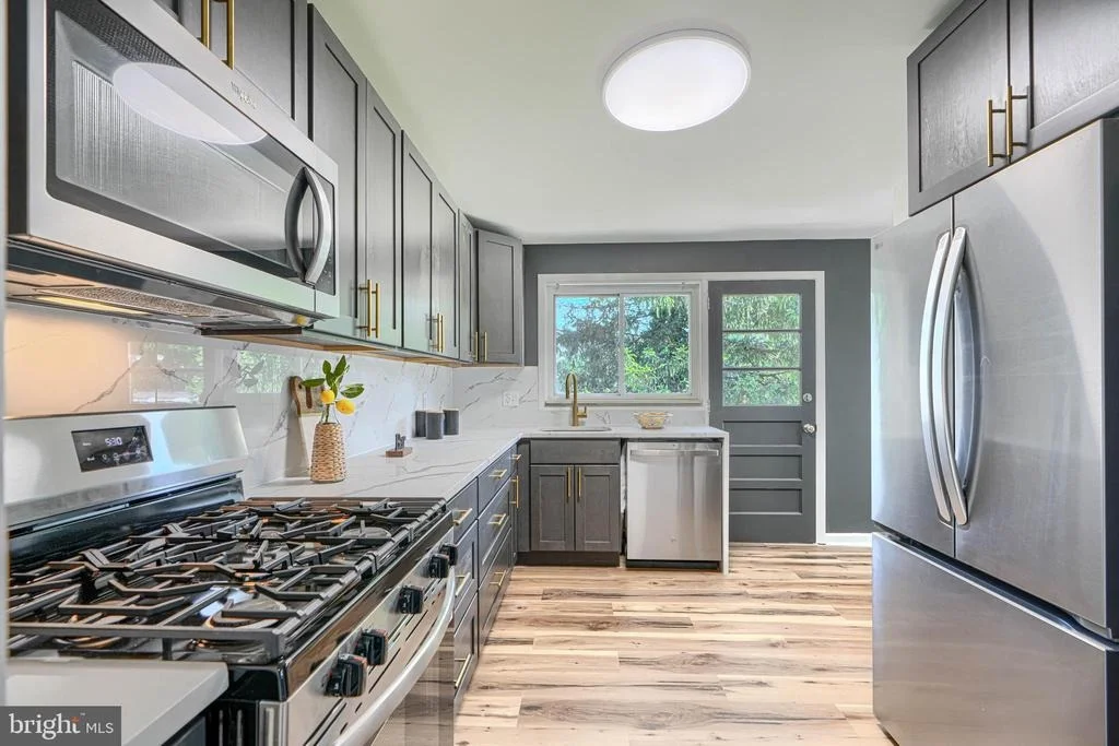 Photo of 6821 BARNETT ROAD