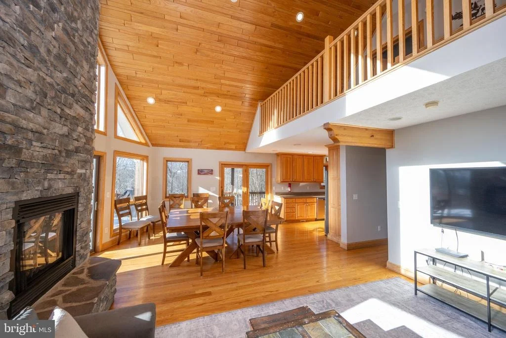 Photo of 723 PINNACLE DRIVE