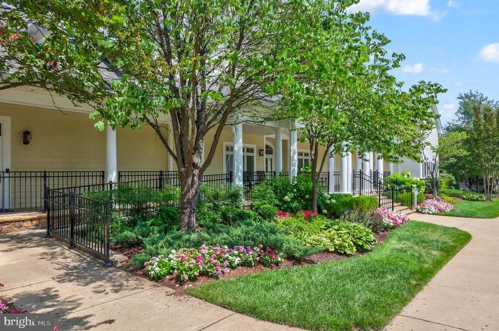 Photo of 43245 BARNSTEAD DRIVE