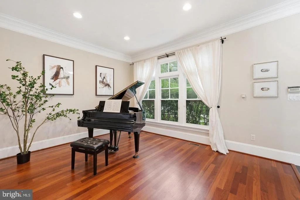 Photo of 4462 MACARTHUR BOULEVARD NW