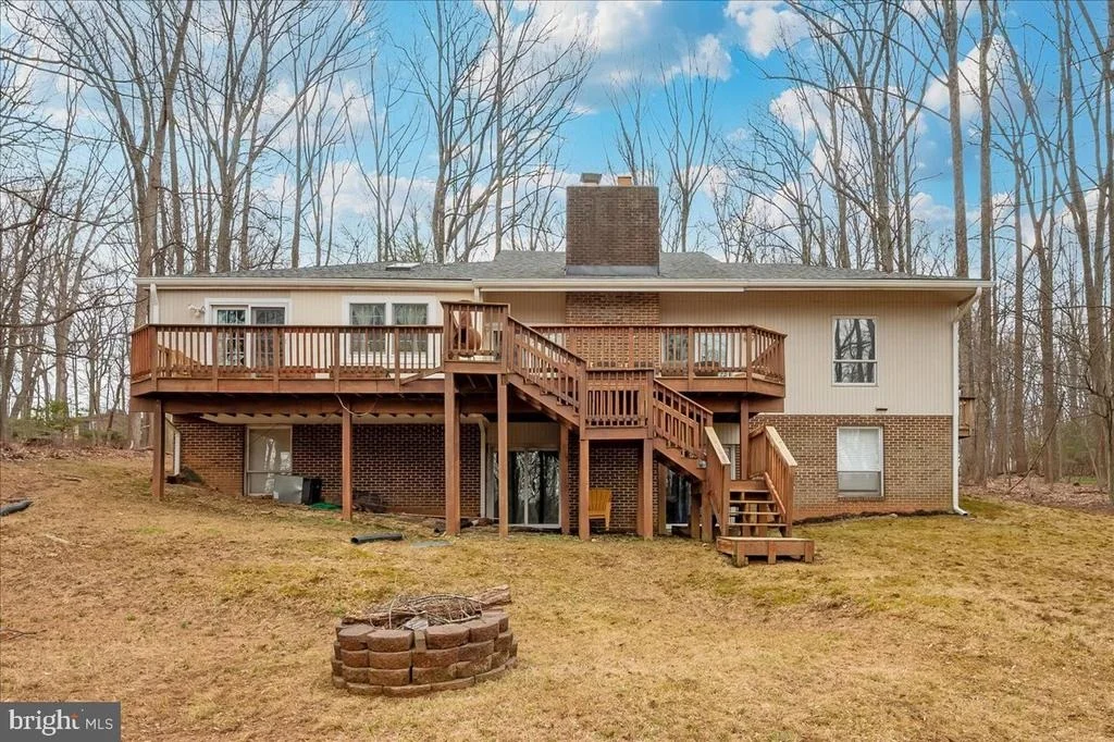 Photo of 10101 LLOYD ROAD
