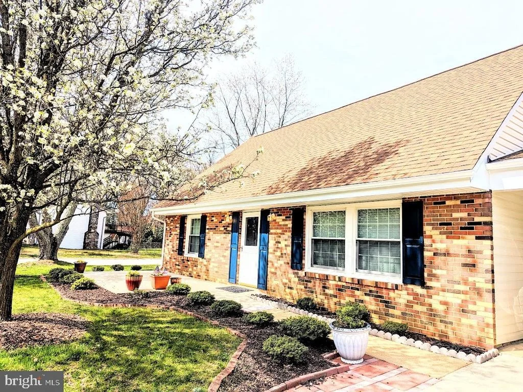 Photo of 910 BARRINGTON DRIVE