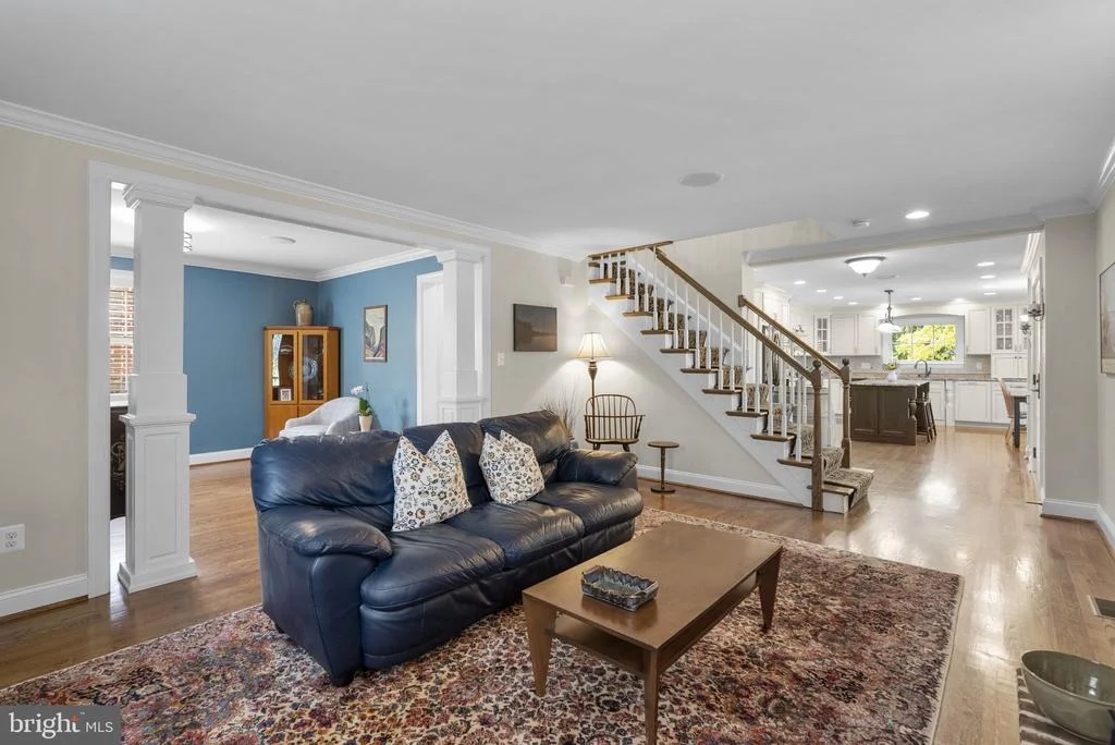 Photo of 710 WOODSIDE PARKWAY