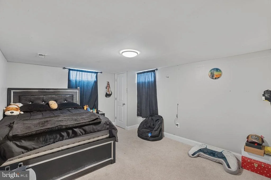 Photo of 8489 ARBUTUS ROAD