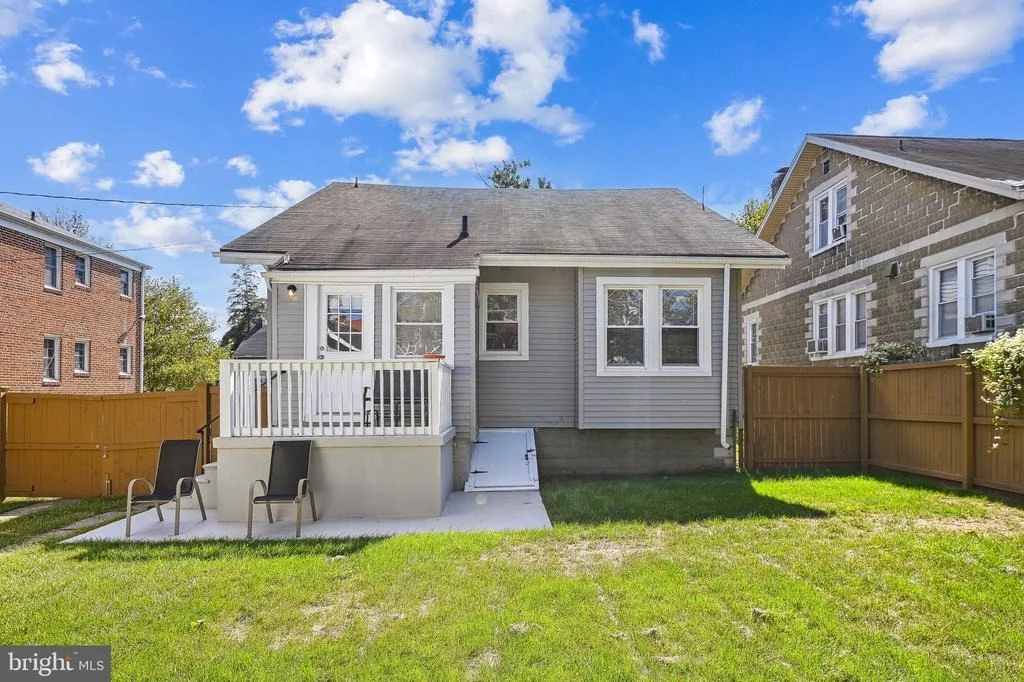 Photo of 607 ALDERSHOT ROAD