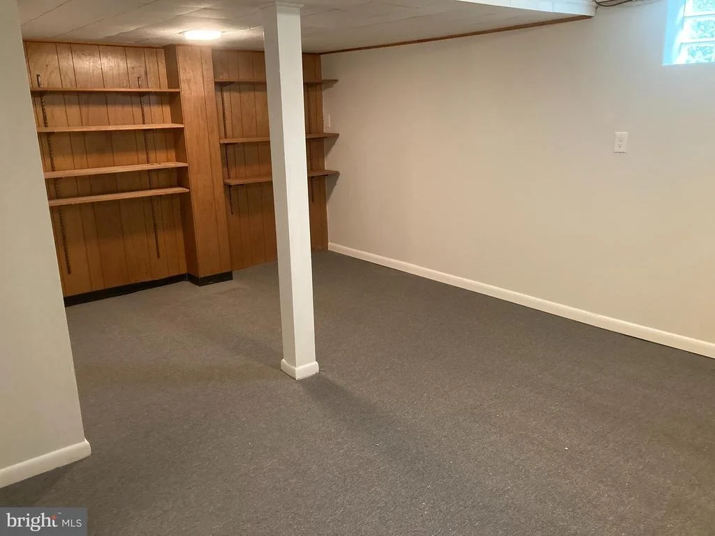 Photo of 2501 VALLEY WAY