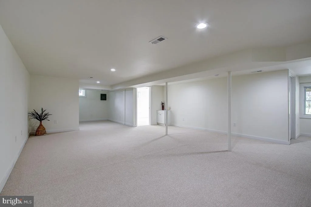 Photo of 8022 BOLIVAR ROAD