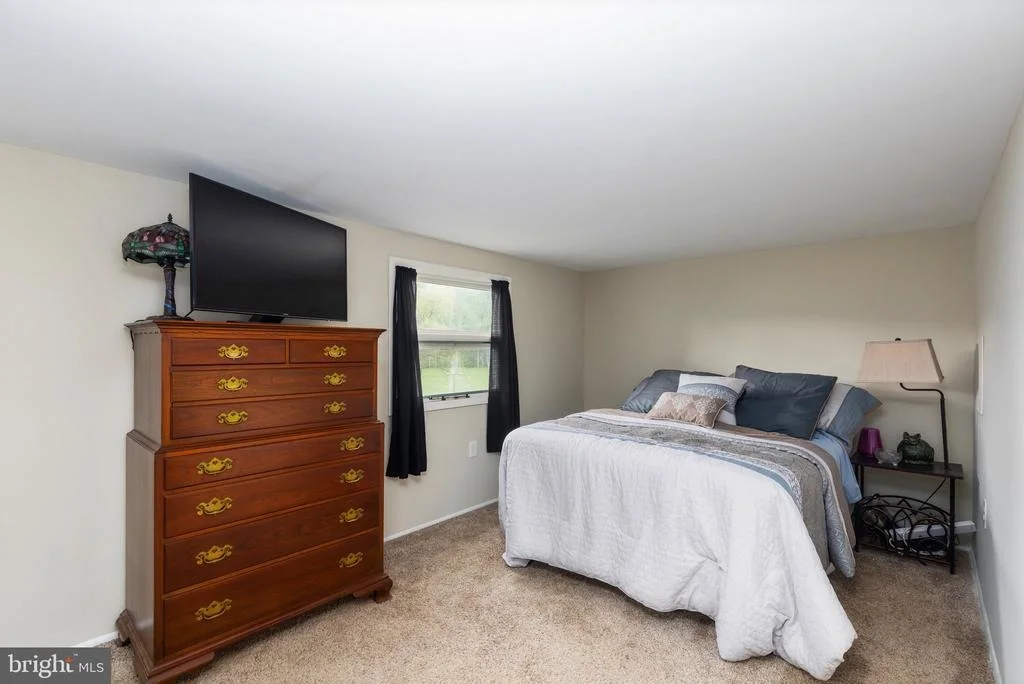 Photo of 2310 PUTNAM ROAD