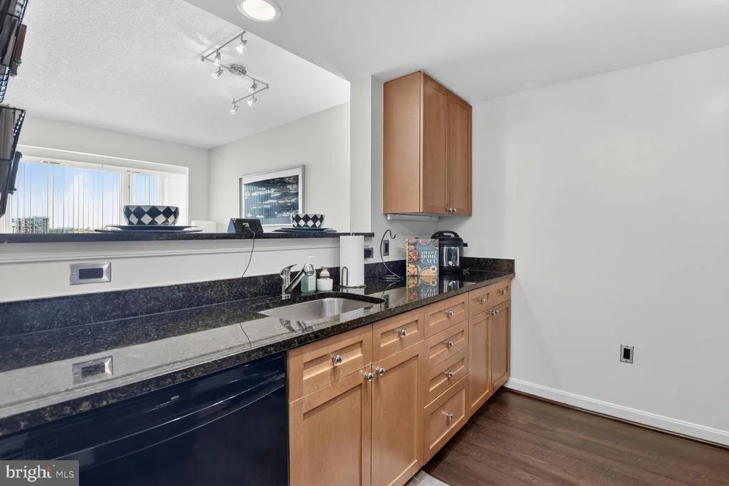 Photo of Unit 907 at 930 WAYNE AVENUE