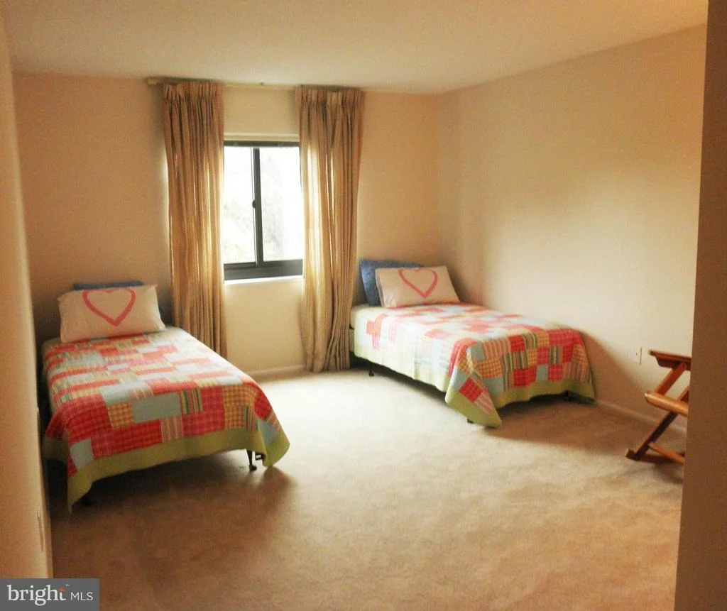 Photo of Unit 1014 at 15100 INTERLACHEN DRIVE