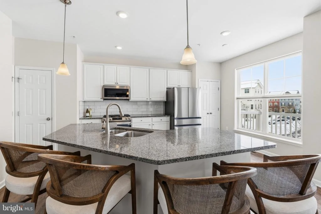Photo of 5902 FORUM SQUARE