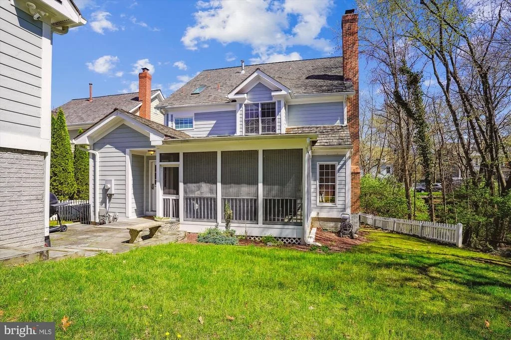 Photo of 302 TSCHIFFELY SQUARE ROAD