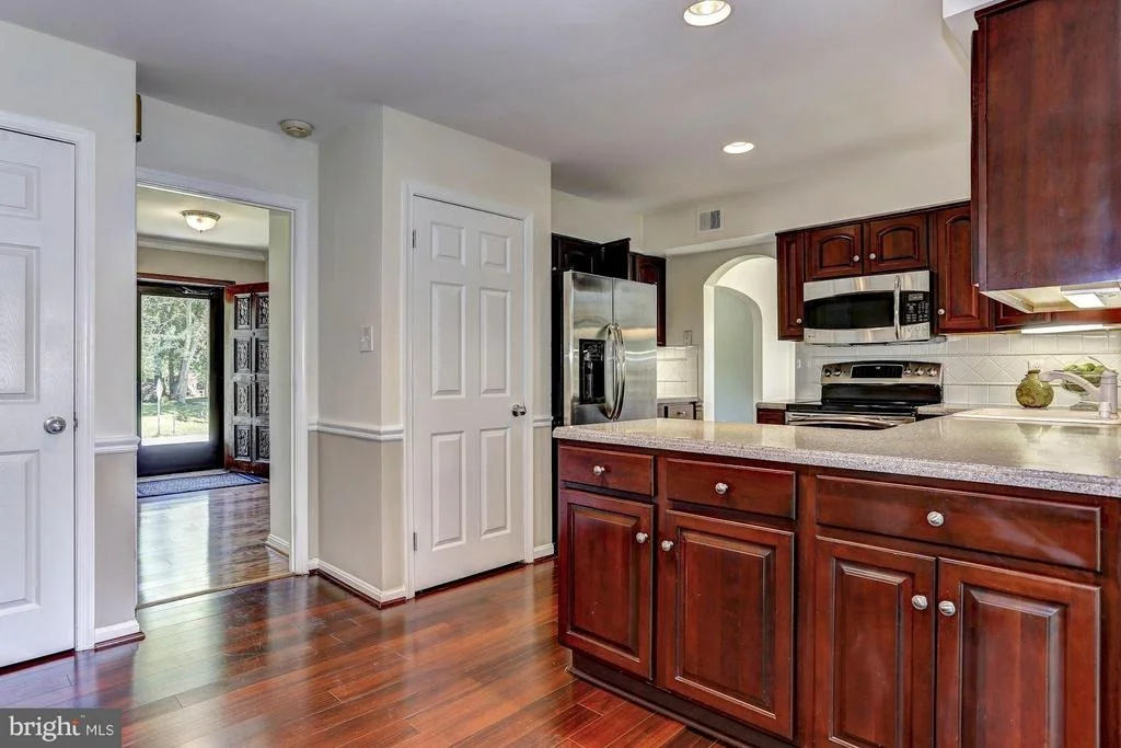 Photo of 18312 QUEEN ELIZABETH DRIVE