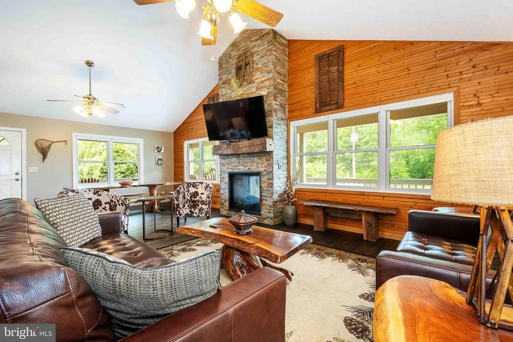 Photo of 305 LAKE POINTE DRIVE