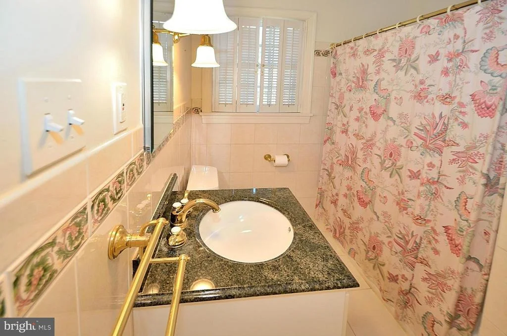 Photo of 2105 LINDEN LANE