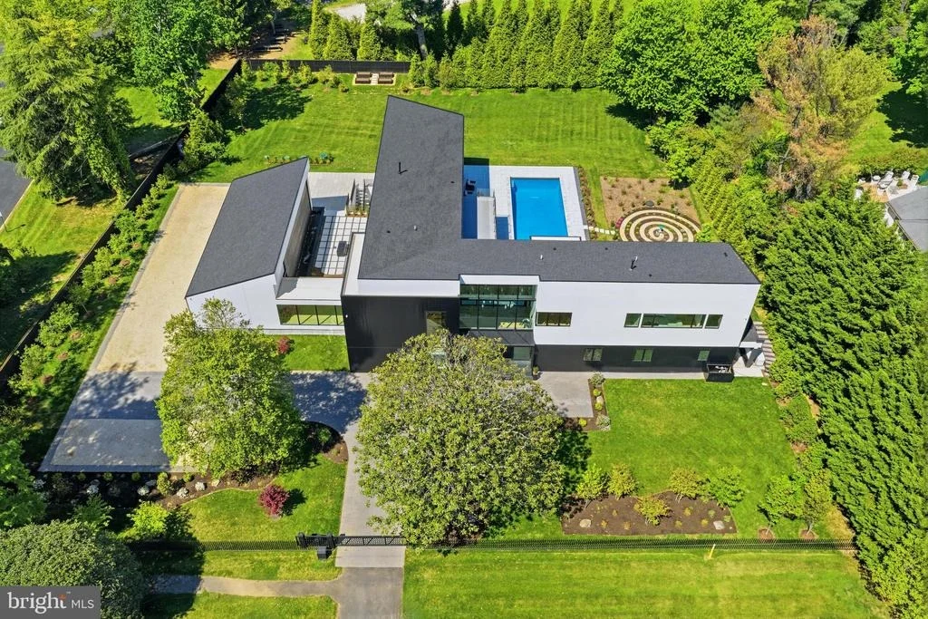 Photo of 8970 BROOK ROAD