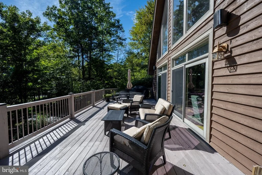 Photo of 431 MOUNTAINTOP ROAD