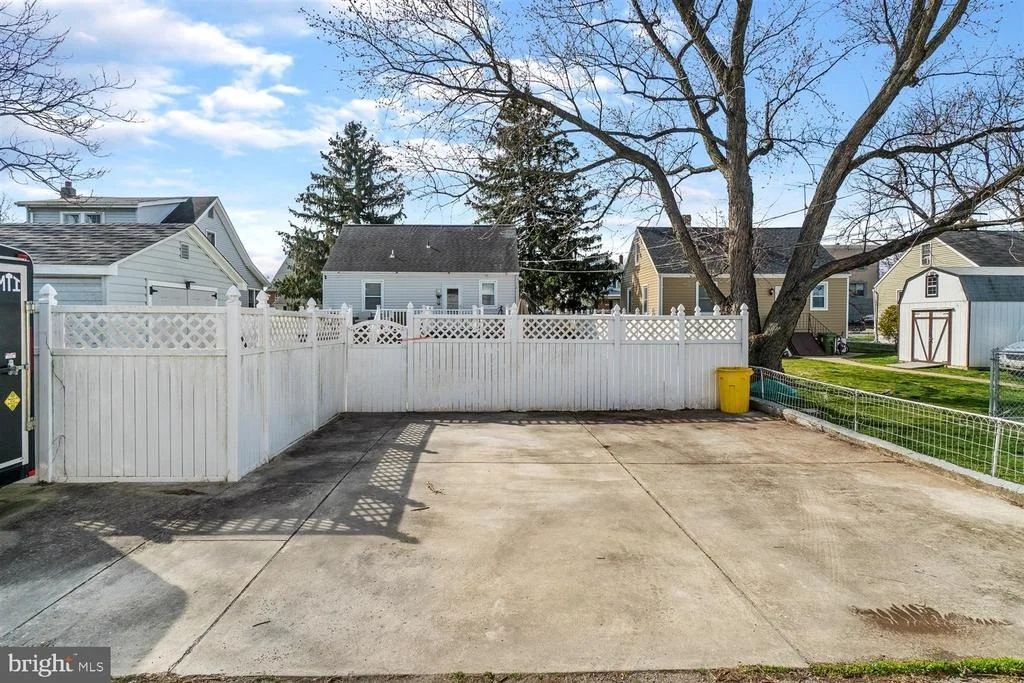 Photo of 110 DORIS AVENUE