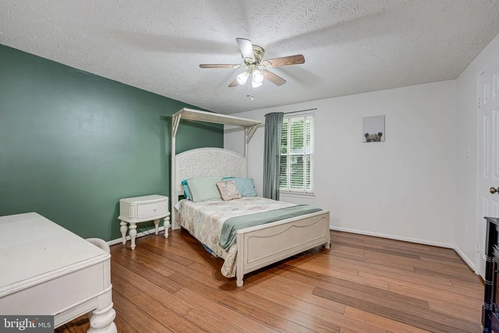 Photo of 15198 HOLLEYSIDE DRIVE